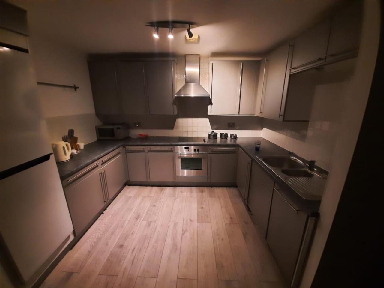 Room In Cardiff City Center - Swiftstay Exterior foto