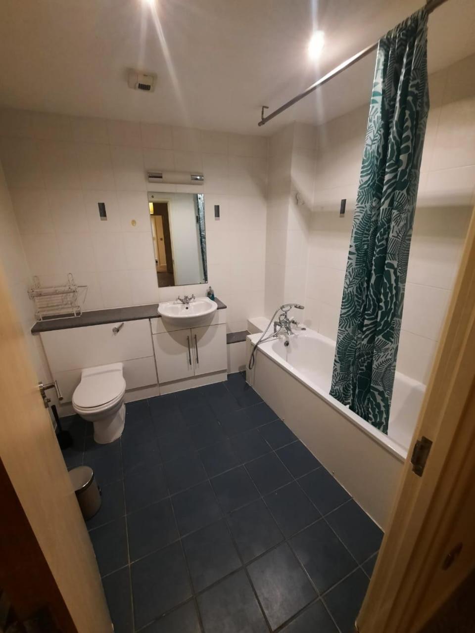 Room In Cardiff City Center - Swiftstay Exterior foto