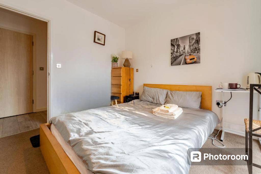 Room In Cardiff City Center - Swiftstay Exterior foto